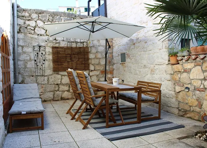 Joseph\'S Yard Apartment