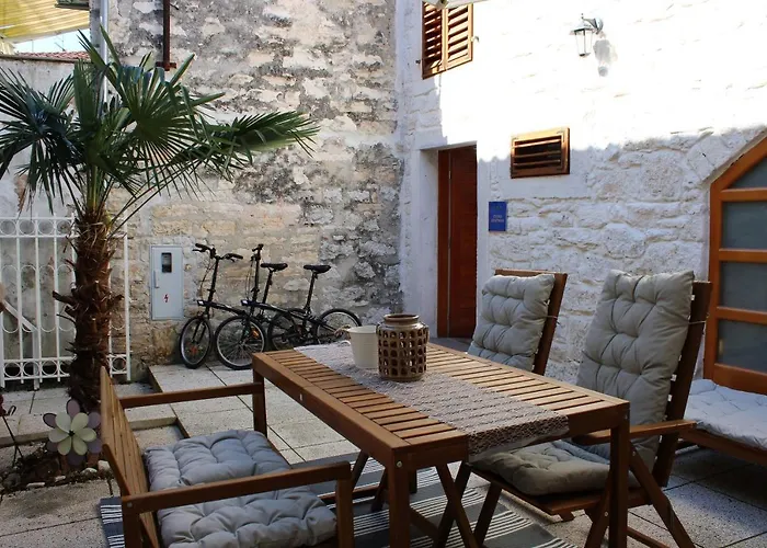 Joseph\'S Yard Apartment